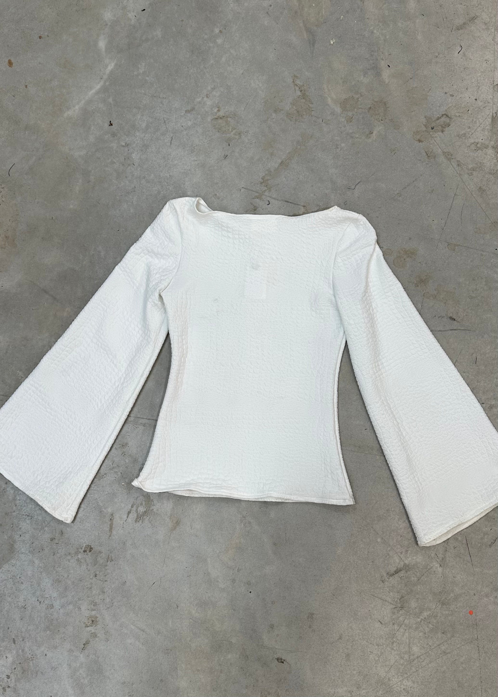 LONG SLEEVE FLOWY BUTTON TOP